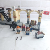 
              LEGO 75955 Harry Potter Hogwarts Express - Platform 9 3/4 - In Box
            