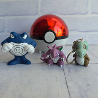 
              Pokémon Figure Bundle Poliwrath Nidoking Cubone Pokeball Vintage Tomy 1998
            