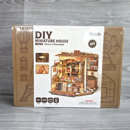 Henry's Chocolate DIY Miniature House Model Rolife Robotime - New Sealed