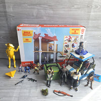 
              Fortnite Bundle Squad vs Squad Playset + Figures Weapons + Golf Cart
            