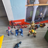 
              Fortnite Bundle Squad vs Squad Playset + Figures Weapons + Golf Cart
            