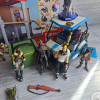 
              Fortnite Bundle Squad vs Squad Playset + Figures Weapons + Golf Cart
            