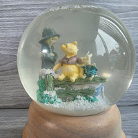 
              Winnie The Pooh Musical Snow Globe Charpente Classic Pooh Christopher Robin Piglett
            