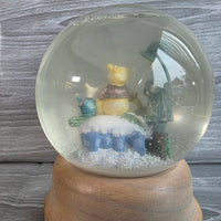 
              Winnie The Pooh Musical Snow Globe Charpente Classic Pooh Christopher Robin Piglett
            
